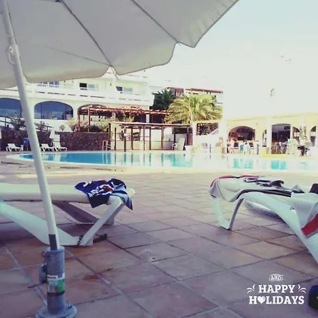 Apartment Sleeps 4 Pool Wifi T691559