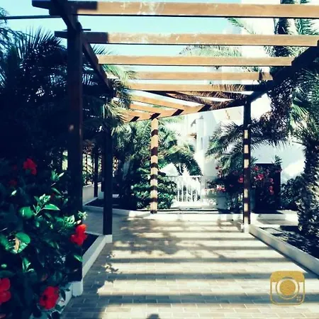 Apartment Sleeps 4 Pool Wifi T691559 *