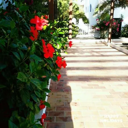 Sleeps 4 Pool Wifi T691559 Appartamento *